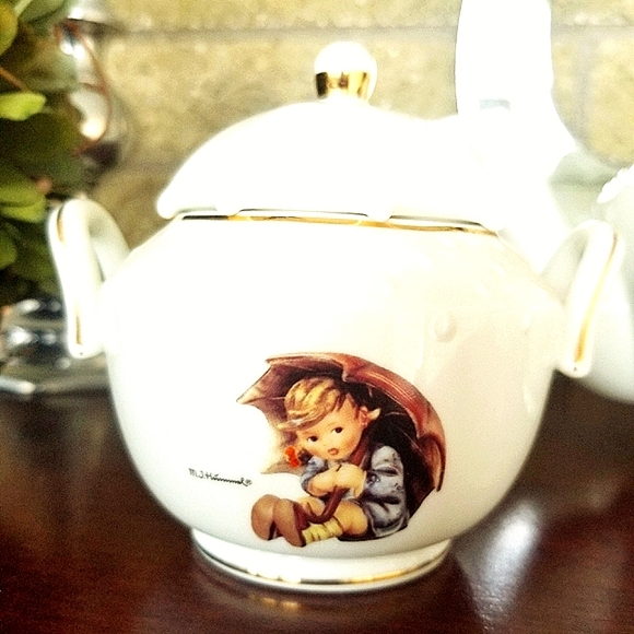 New in Box Hummel Porcelain Tea Set ,'Stormy Weath - Picture 2 of 7